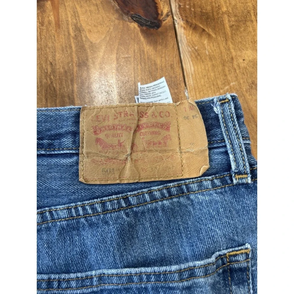 Levi's 501 Men's W34 L30 Straight Fit Button Fly Jeans Distressed Medium Wash